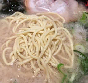 ずんどう屋|細麺