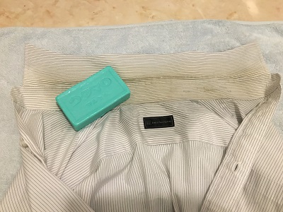 ウタマロ石鹸でこする